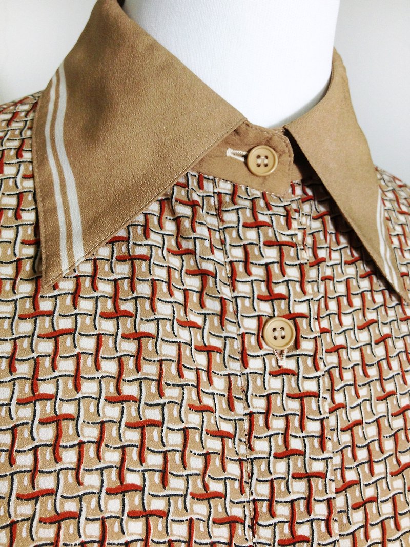 Ping-pong vintage [vintage shirt / geometry Plaid Camel vintage shirt] back high-quality selection of foreign VINTAGE - เสื้อเชิ้ตผู้หญิง - วัสดุอื่นๆ หลากหลายสี
