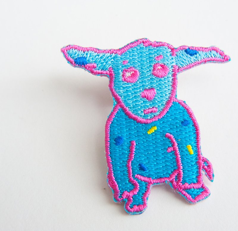 Baby blue puppy embroidery brooch / patch ☆ - เข็มกลัด - วัสดุอื่นๆ สีน้ำเงิน