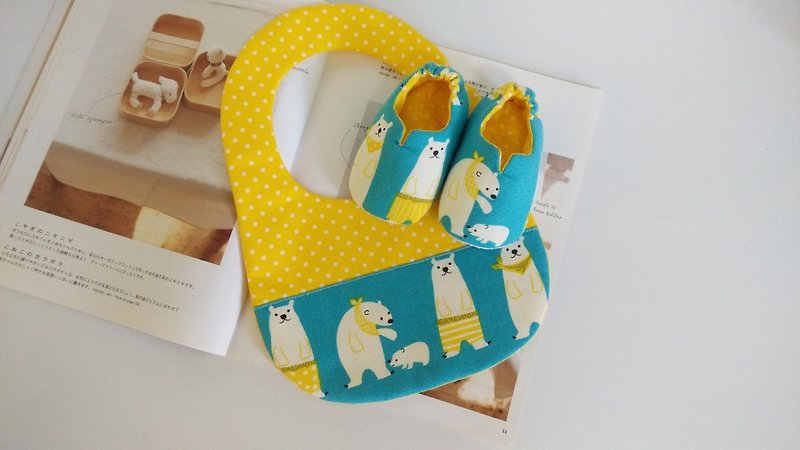 Blue polar bear births gift baby shoes + Bibs - รองเท้าเด็ก - วัสดุอื่นๆ สีน้ำเงิน