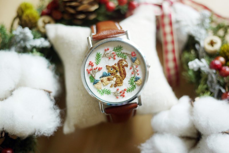 森林動物系 - 松鼠花環刺繡真皮手錶/飾物 - 女錶 - 繡線 咖啡色