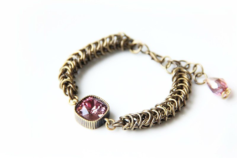 Vintage nostalgia / Classical Red Rose- Bronze Austrian Crystal Bracelet - Bracelets - Other Metals Pink