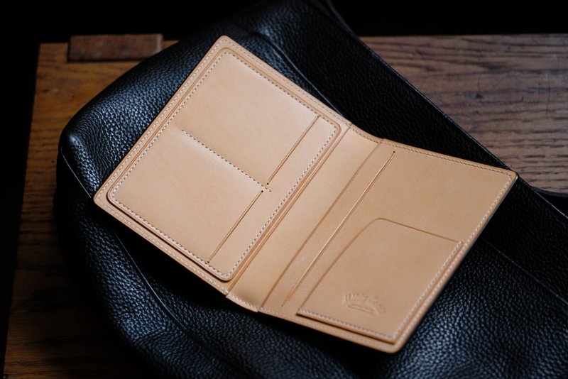 MILDY HANDS - 馬臀皮護照夾 Passport Holder 01 shell cordovan - 護照夾/護照套 - 真皮 咖啡色