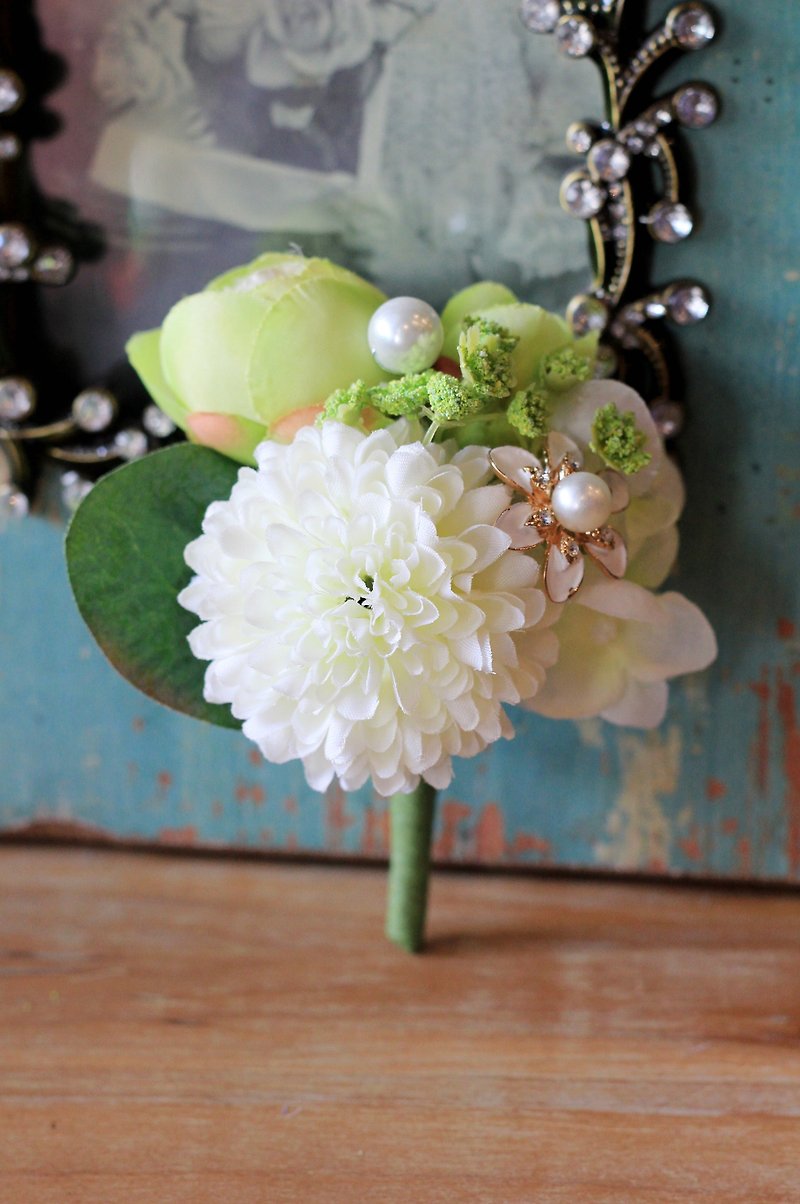 Handmade Corsage [Imitation Flower Series] Cute Little Ball Chrysanthemum (Green) - Brooches - Other Materials Green