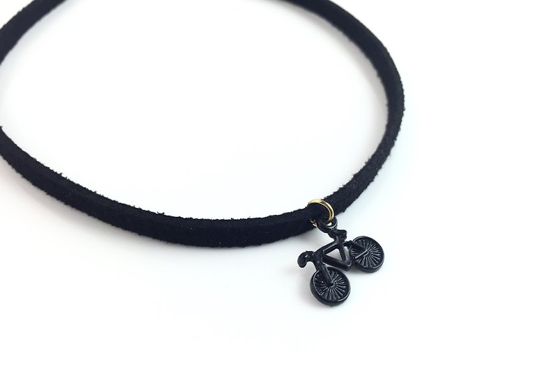 "Black bicycle necklace" - สร้อยคอ - หนังแท้ สีดำ