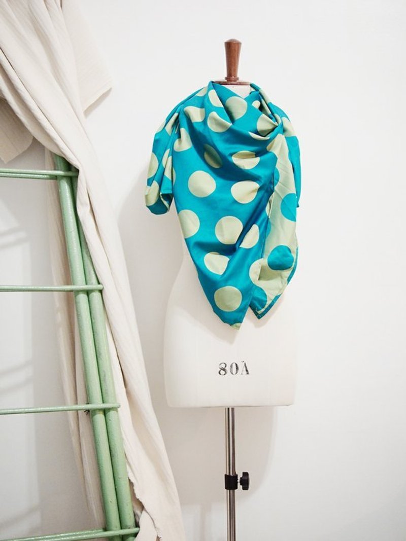 [Endorphin] with you how to use double-sided generous scarves - Scarves - Other Materials Green