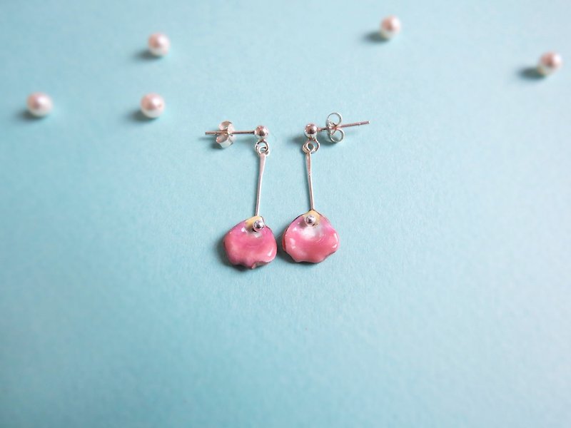 Pink Petal Enamel earrings -Cpercent jewelry - ต่างหู - วัตถุเคลือบ สีแดง