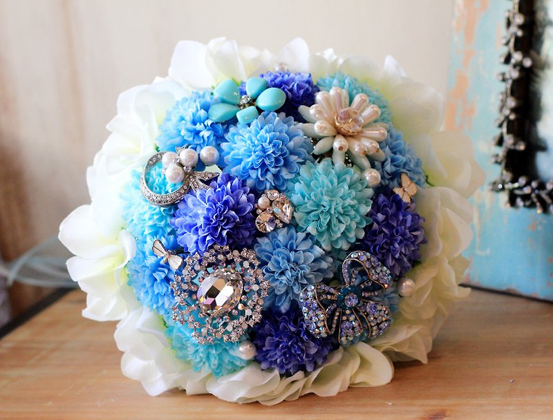 Ariel's jewelry bouquet and teddy bear [classic lace ball chrysanthemum model] Tiffany blue - ตกแต่งต้นไม้ - วัสดุอื่นๆ สีน้ำเงิน