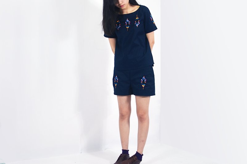 humming-Embroidered Short / navy blue - Women's Pants - Other Materials Blue