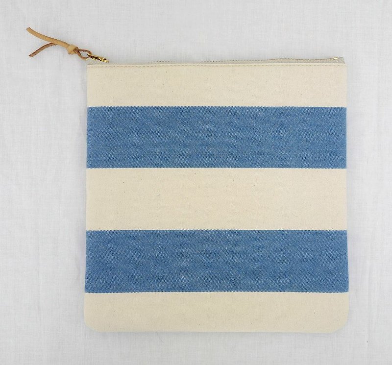 EVERYTHING IN BETWEEN Zipper Pouch Square M - Other - Other Materials White