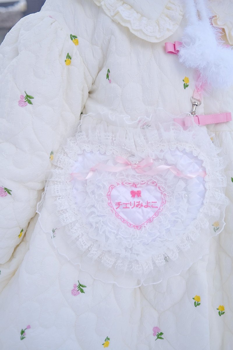 Exclusive customized lace love bag - กระเป๋าถือ - ผ้าฝ้าย/ผ้าลินิน ขาว