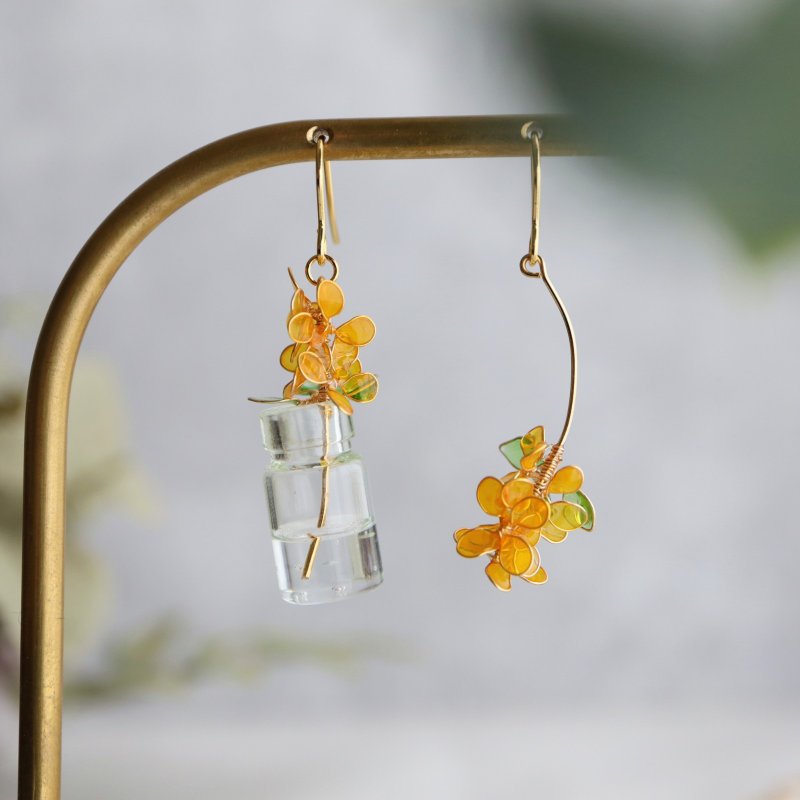 One flower vase of fragrant rhinoceros pierced earrings - ต่างหู - เรซิน สีส้ม