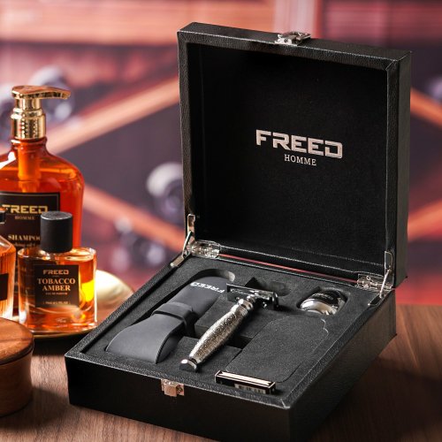 FREED 【FREED】尊爵四件組雙刃刮鬍刀禮盒-蝕刻雕花鍍鎳 現貨 客製刻字