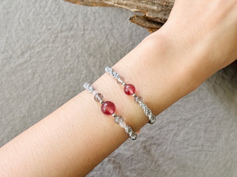 Free Love/Strawberry Crystal Braided Bracelet - สร้อยข้อมือ - คริสตัล สีแดง