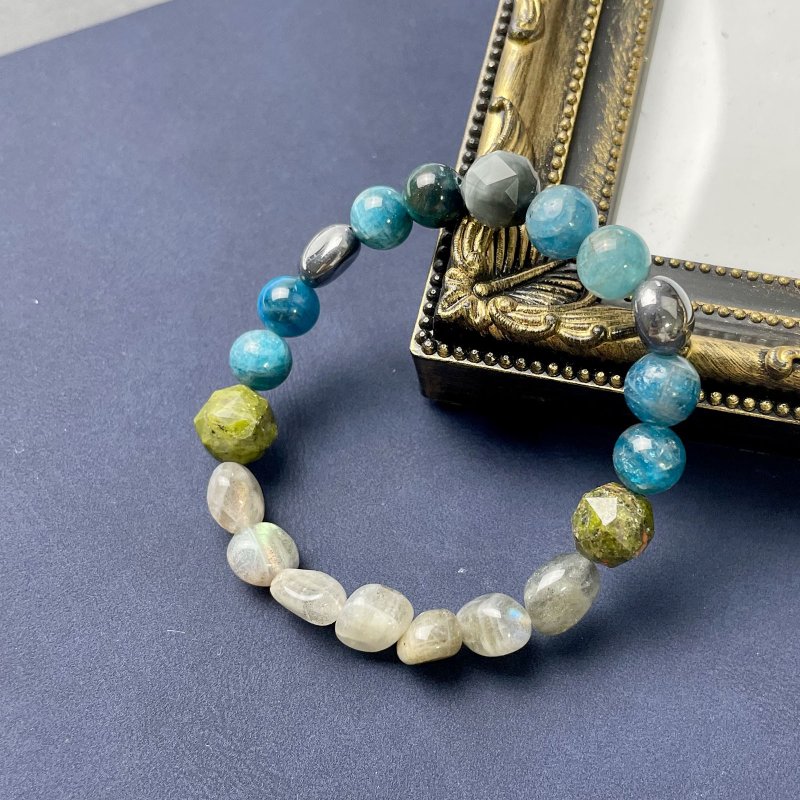 Labradorite Stone Flower Stone Stone Career Luck Natural Crystal Gift Energy Bracelet Direct Shipping from Japan - Bracelets - Crystal Blue