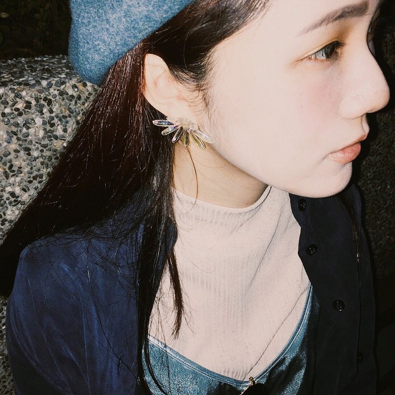 Marygo﹝美好年代復古立體系列-透明幻彩花朵﹞耳環 - 耳環/耳夾/耳骨夾 - 其他金屬 透明