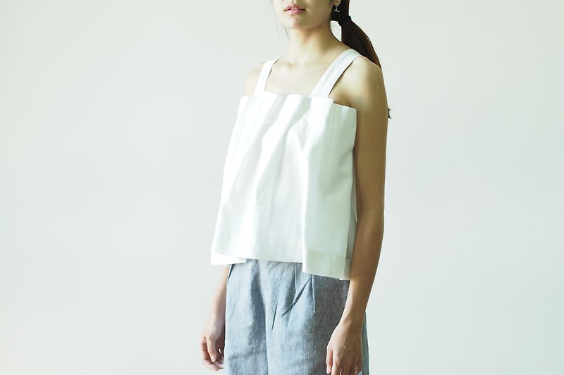 Mani Mina White Pleat Around Singlet - เสื้อกั๊กผู้หญิง - ผ้าฝ้าย/ผ้าลินิน 
