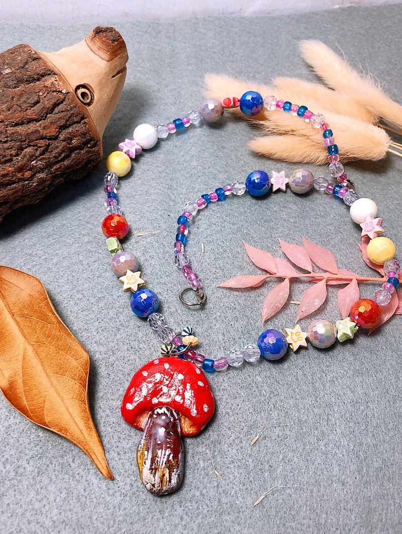 蘑菇蘑菇 手作黏土項鍊 陶土 手繪捏製 鋼絲線不銹鋼釦 串珠 - 項鍊 - 黏土 紅色