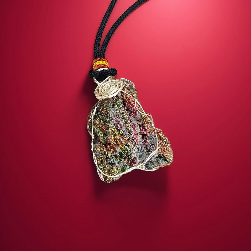 Pendant - Top premium rare Iridescent Goethite COLOUR:rainbow 100% natural - Necklaces - Gemstone Multicolor