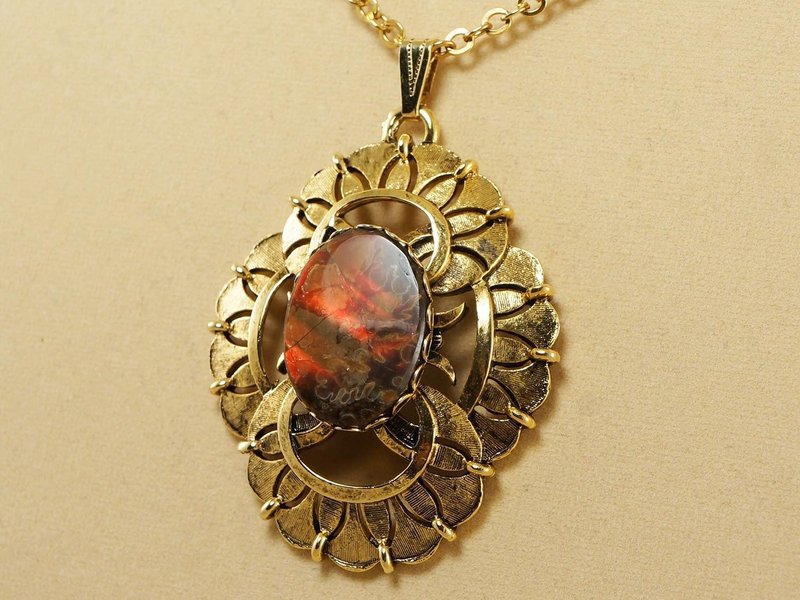 Fire Red Simbircite Large Oval Golden Ethnic Boho Pendant Necklace Jewelry Gift - 項鍊 - 半寶石 金色