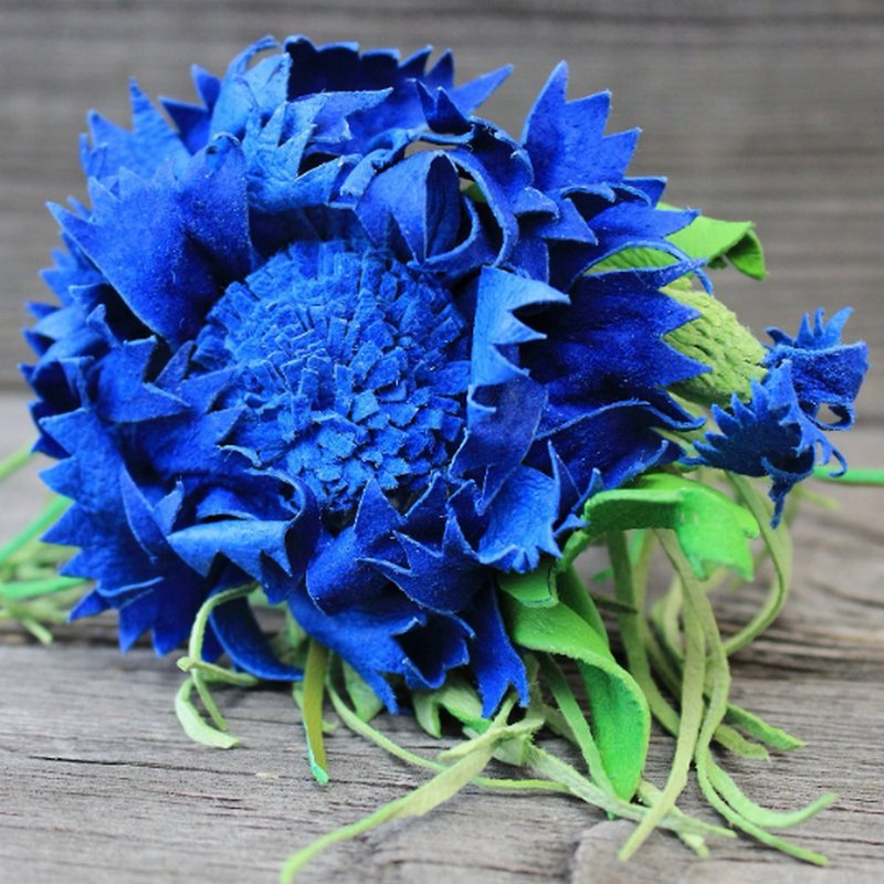 Blue cornflower leather bracelet, leather jewelry, Leather flower brooch - 手鍊/手環 - 真皮 藍色