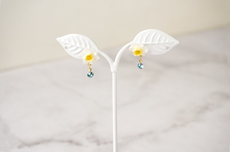 Birth Flower x Birthstone March Daffodil x Aquamarine Earrings/Clip on - ต่างหู - ดินเหนียว ขาว
