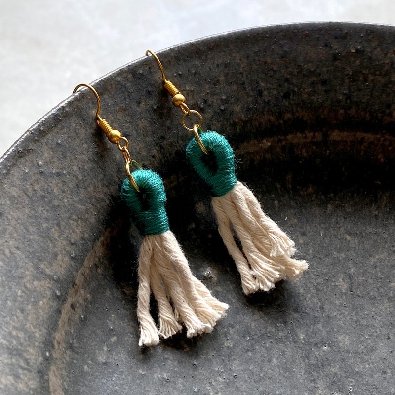 Ethnic style hand-knitted tassel earrings (hook type) - ต่างหู - ผ้าฝ้าย/ผ้าลินิน สีน้ำเงิน