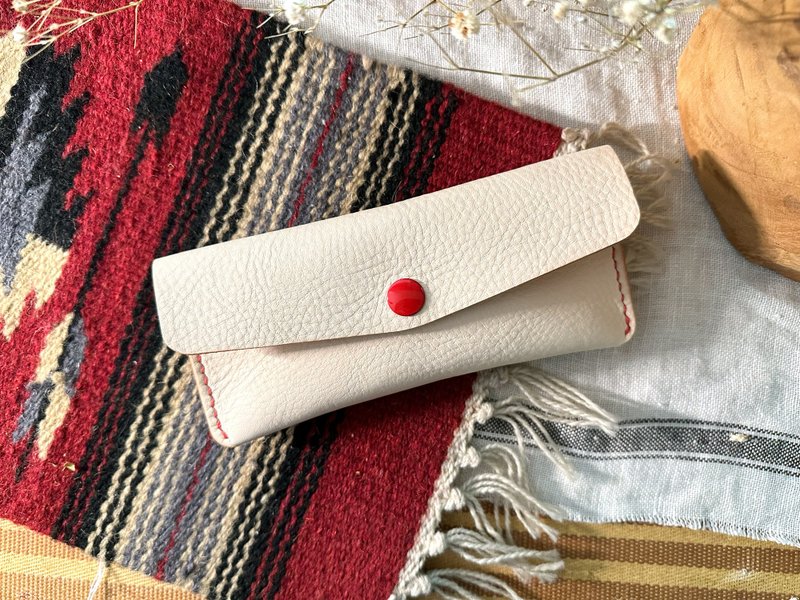 Envelope-shaped magnetic button pen bag, good sewing leather DIY material bag, stationery storage bag, literary youth life - เครื่องหนัง - หนังแท้ หลากหลายสี