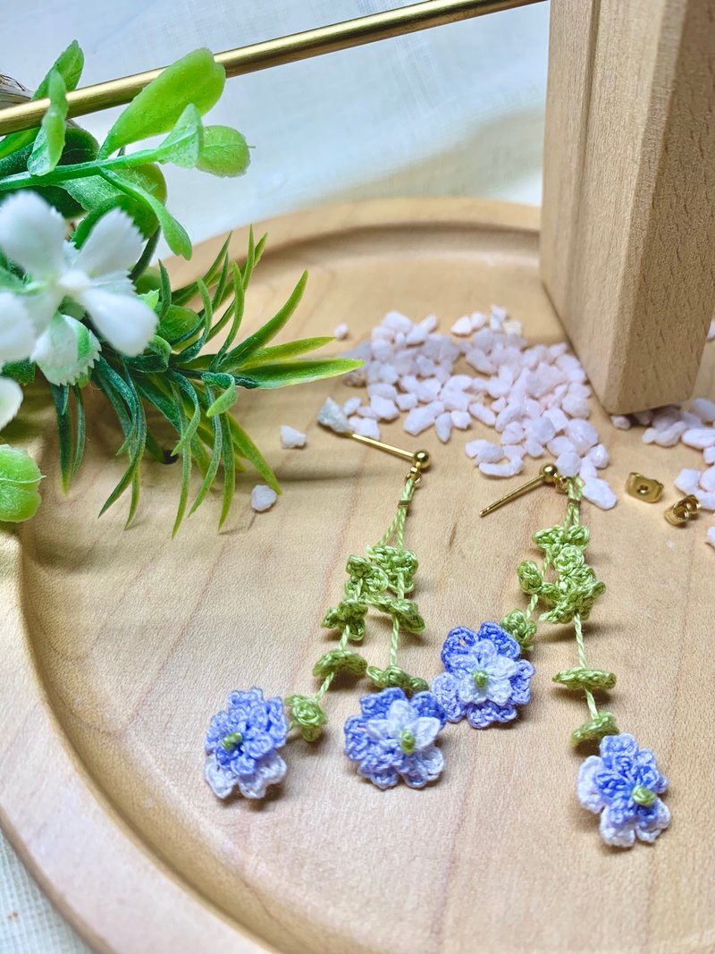 A Bunch of Flowers • 花束 藍白色 垂墜耳環 耳針 耳夾 共12色 - 耳環/耳夾/耳骨夾 - 棉．麻 藍色
