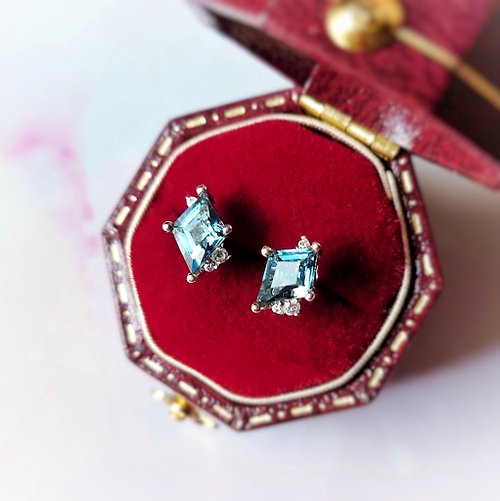 Tamasii Jewellery 閃爍菱形倫敦藍托帕石電鍍18K金純銀耳環