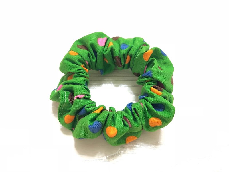 A little bit of fun. Green / large intestine circle hair bundle. Donut hair bundle. Hair ring - เครื่องประดับผม - ผ้าฝ้าย/ผ้าลินิน สีเขียว