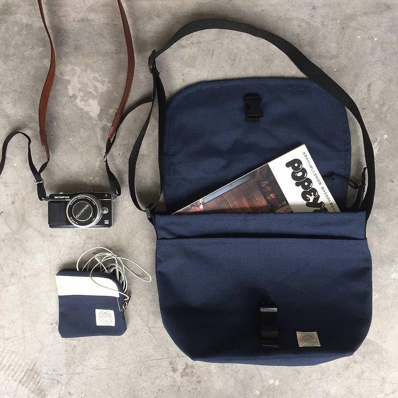 New Big Navy Basic Messenger Canvas Bag/ everyday bag/ travel bag - 側背包/斜孭袋 - 棉．麻 藍色