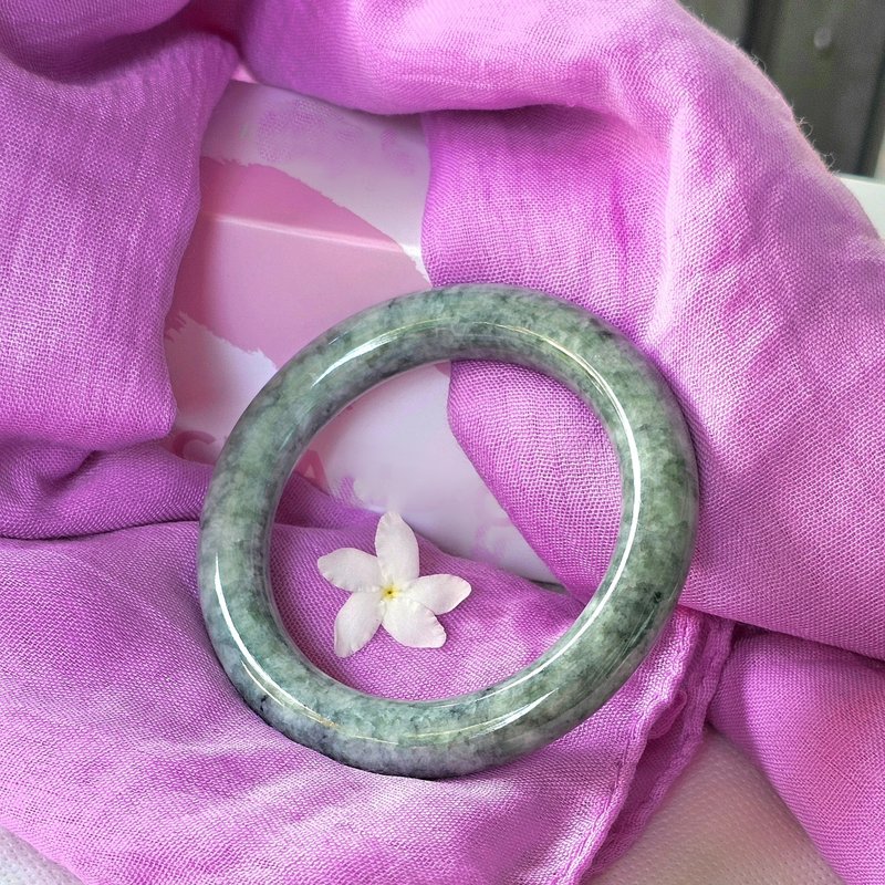 Burmese jade bracelet, natural jade, donut shape, light green with green dots, Type A, size 55.6 mm. - 手鍊/手環 - 玉石 綠色