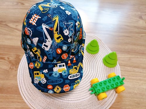 TrueLi Colors 手作童裝 | 嬰幼兒用品 | 彌月禮盒 【鴨舌帽】好忙的工程車 | 柔軟可塑形寶寶遮陽帽童帽 可加購繡字