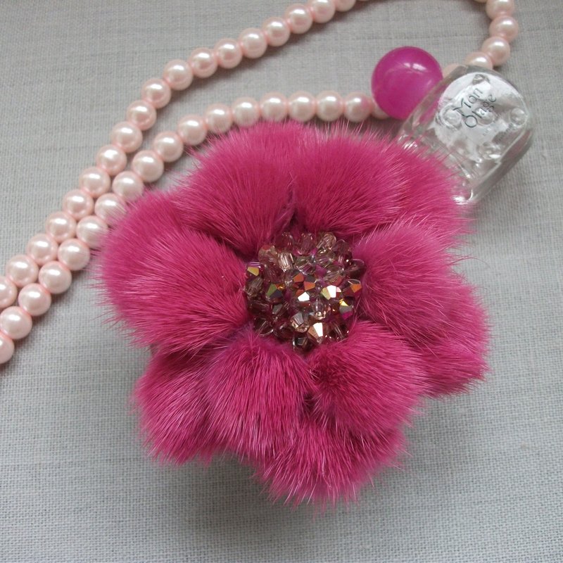 Fuchsia mink fur flower brooch - เข็มกลัด - หนังแท้ สีม่วง