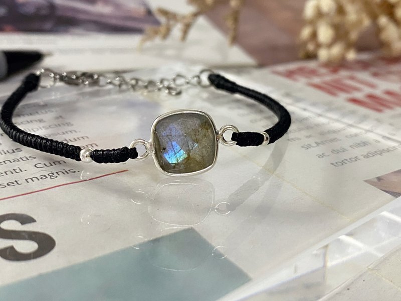 |BBD crystal|Shield|Wax cord|braided bracelet| - สร้อยข้อมือ - คริสตัล สีน้ำเงิน