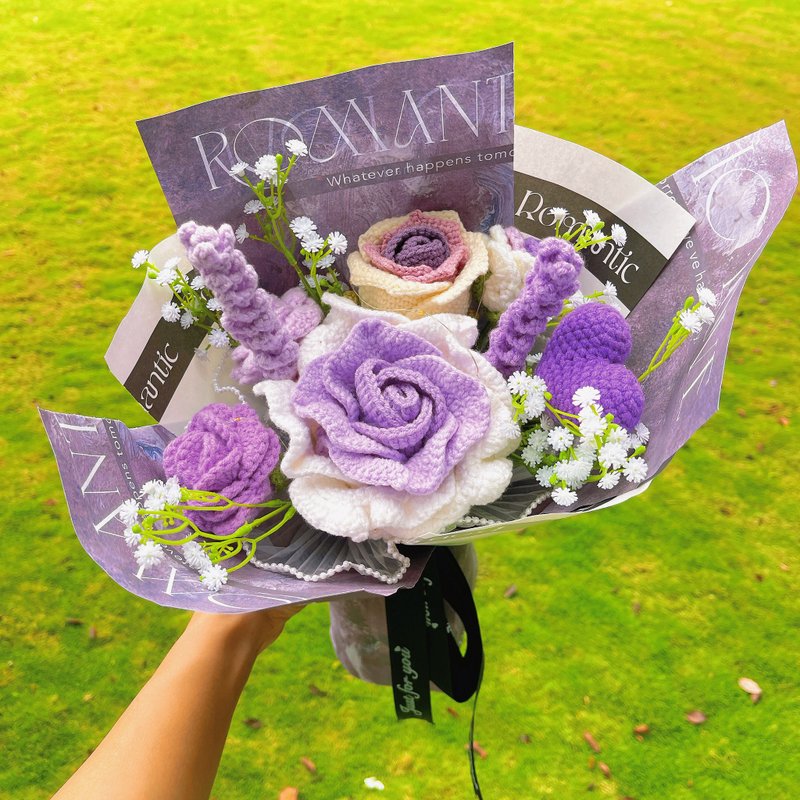 Handcrafted Crochet Romantic Purple Bouquet - Symbol of Love, Extra-Large Rose - ช่อดอกไม้แห้ง - ผ้าฝ้าย/ผ้าลินิน สีม่วง