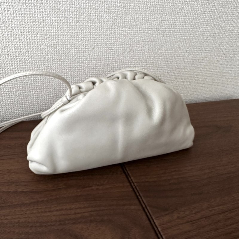 BOTTEGA VENETA 葆蝶家 奶油白 牛皮 斜背包 - 側背包/斜背包 - 真皮 白色