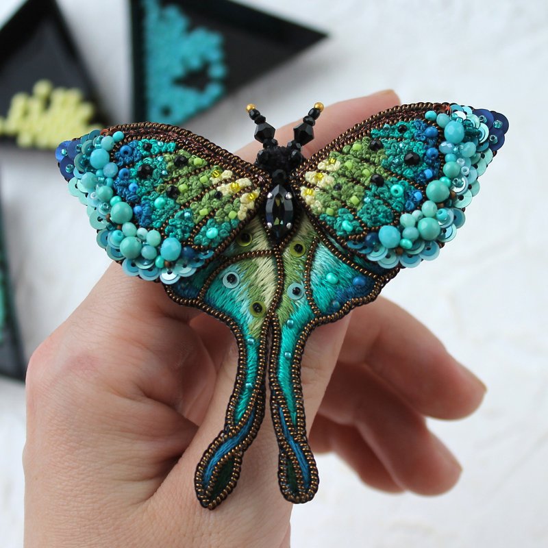 Turquoise Butterfly Brooch Handmade.Luna Moth Embroidered Brooch - เข็มกลัด - ไข่มุก สีเขียว