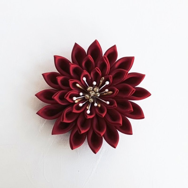 Corsage wine red tsumami work - Brooches - Cotton & Hemp Red