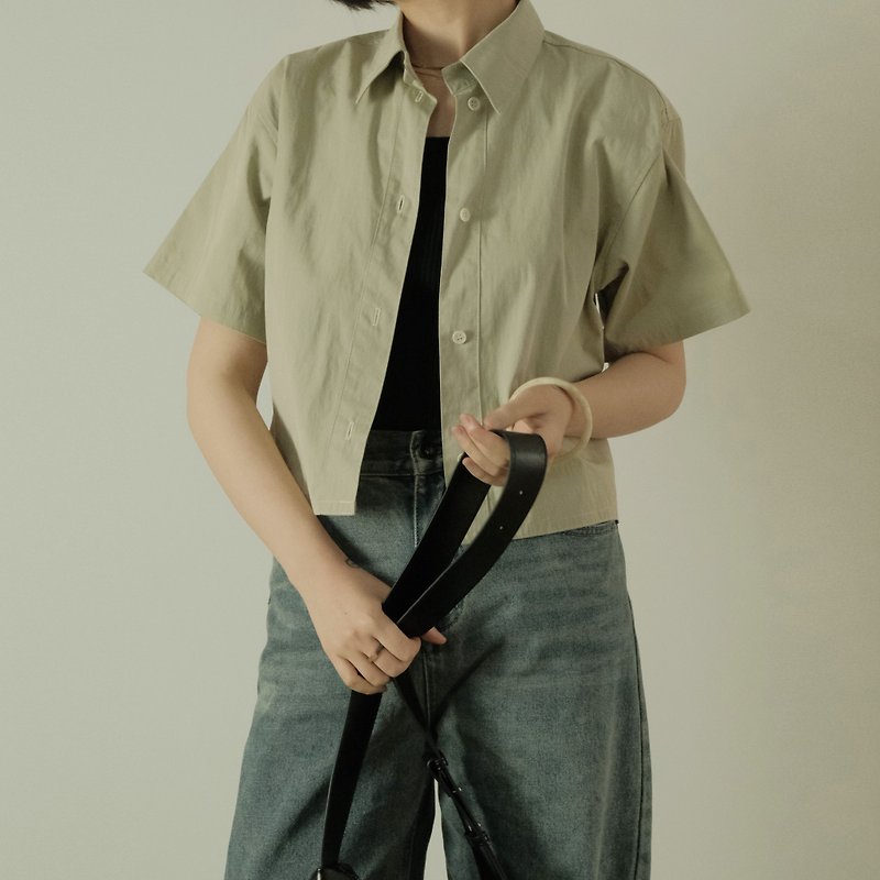 Summer light Khaki short-sleeved workwear top - เสื้อผู้หญิง - ผ้าฝ้าย/ผ้าลินิน 