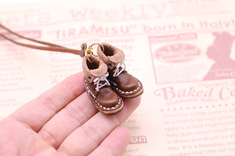 Mini lace-up boots necklace * Cocoa - สร้อยคอ - หนังแท้ สีนำ้ตาล