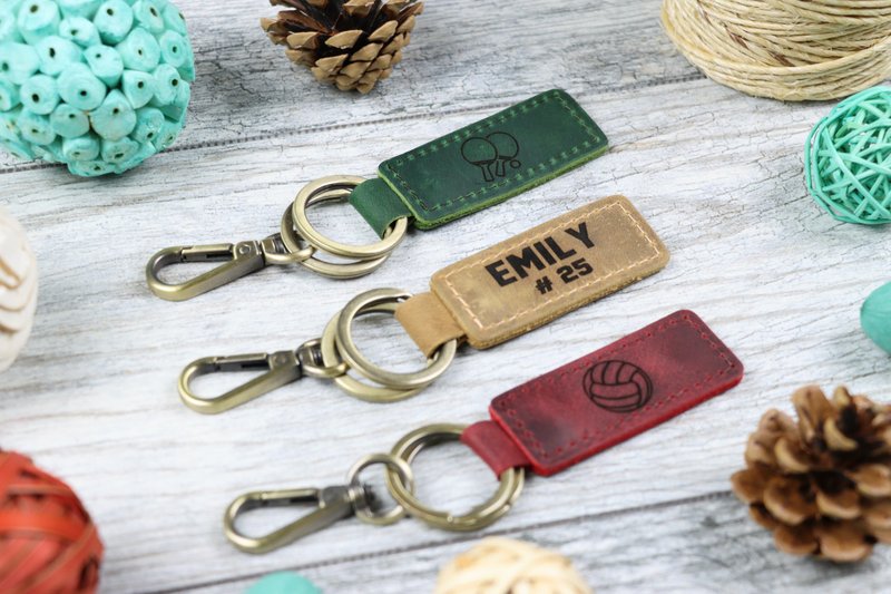 チームプレーヤー用のスポーツキーホルダー、カスタマイズされたギフト、クリスマスギフトラッピング - キーホルダー・キーケース - 革 