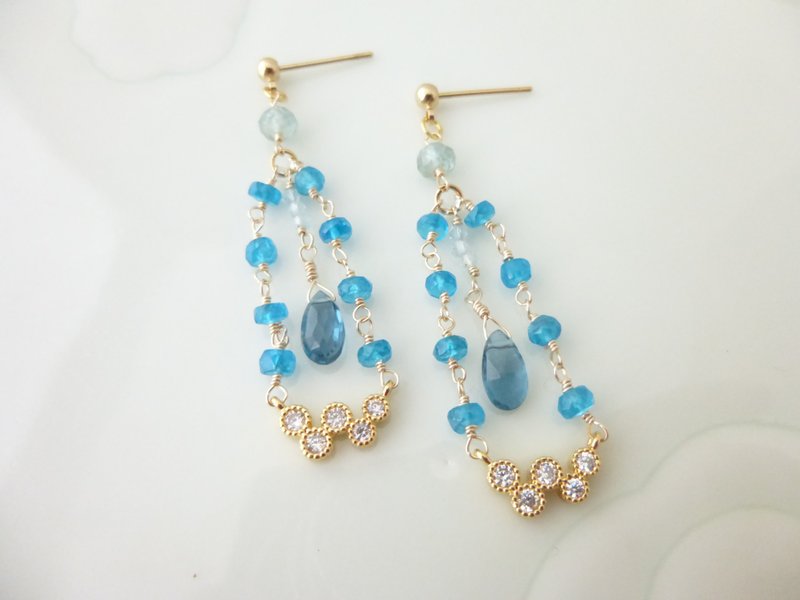 ロンドンブルートパーズとアパタイトのチェーントライアングルピアス・イヤリング - ピアス・イヤリング - 半貴石 ブルー