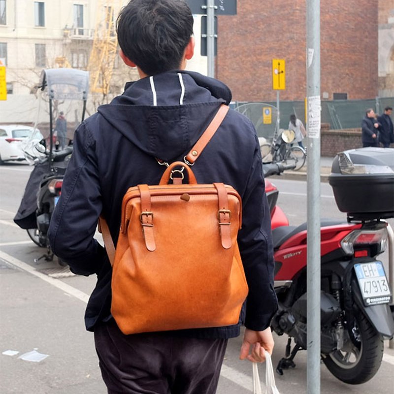 Japanese craftsman handmade leather backpack (thick version) - 3 colors in total - กระเป๋าเป้สะพายหลัง - วัสดุอื่นๆ หลากหลายสี