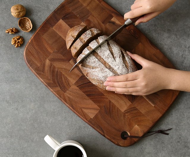 タイ産アカシア楕円形カッティングボード | スマートで使いやすく、省