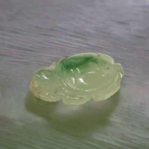 瓔珞翡翠 【吉祥‧長壽】冰種飄綠翡翠烏龜金錢龜 | 天然緬甸玉A貨翡翠 |
