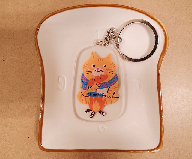 アクリルキーホルダー オレンジ色のパンを食べる猫 ショップ tinytotdesign キーホルダー・キーケース Pinkoi