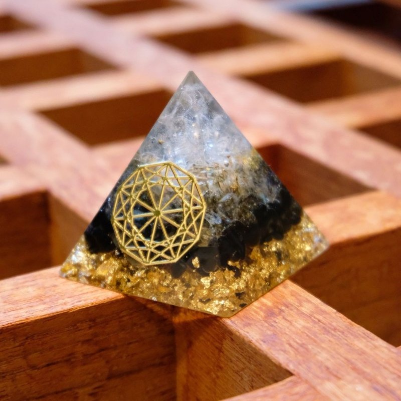 【白水晶+綠碧璽+金曜石】奧根能量塔Orgonite (6cm/5cm) - 擺飾/家飾品 - 水晶 