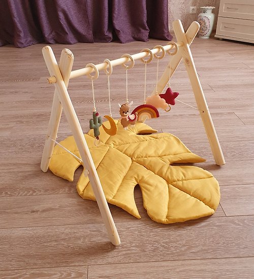 FeltGiftFinds Wooden Baby Play Gym, safari gym toys, baby gym with toy set, mat baby gym