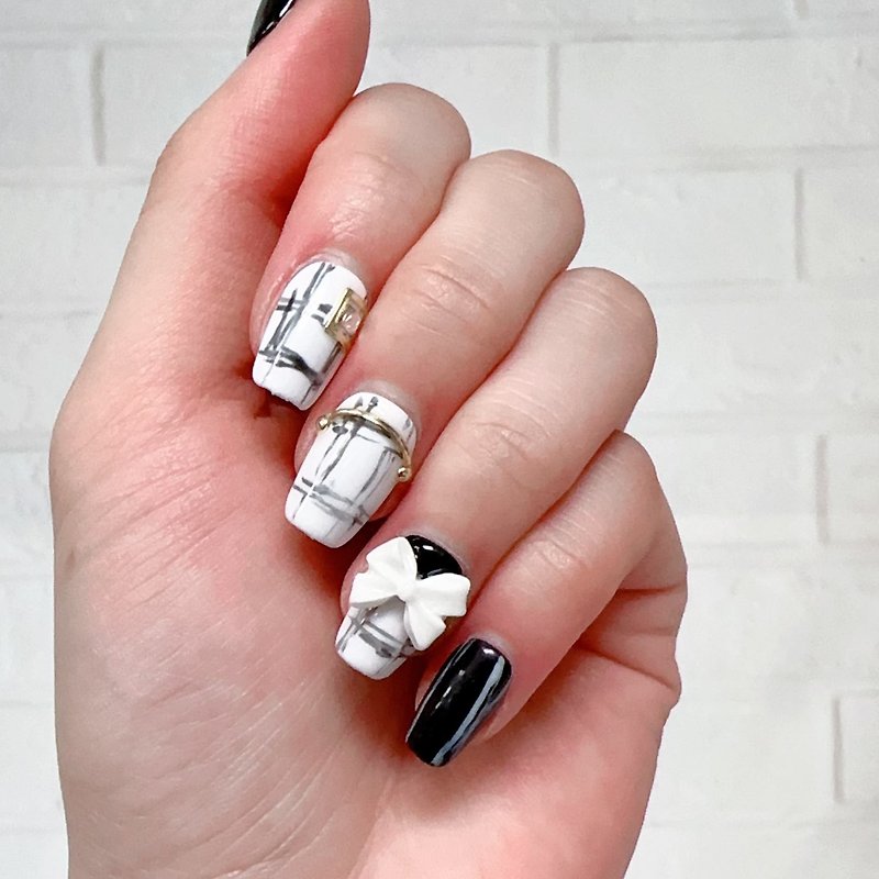press on nail hand-drawn black&white checkered/white ribbon nail fake reusable - ยาทาเล็บ - วัสดุอื่นๆ สีดำ